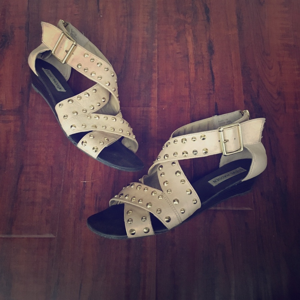 Steve Madden tan leather gold studs sandals 7.5